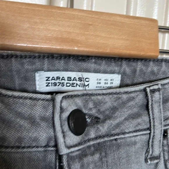 Zara gray distressed skinny jeans - Picture 4 of 6